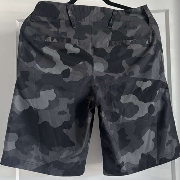 Champion Men’s Camouflage Board Shorts - Size 30, Gray Urban Camo. - Picture 6 of 8